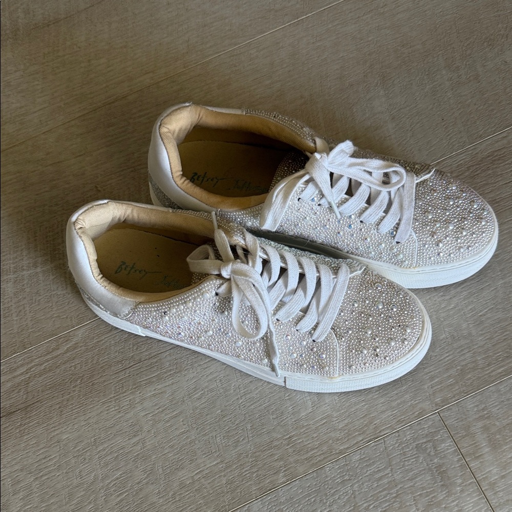Betsy Johnson Women's Pearl Sneakers